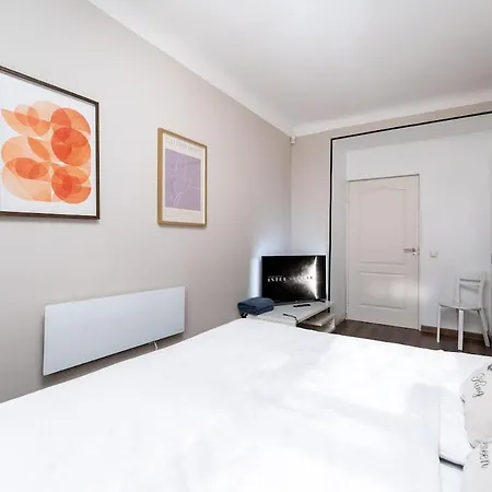 Cinema - 2-bed, 2-bath - Free Private Parking アパート *