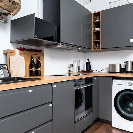 Cinema - 2-bed, 2-bath - Free Private Parking