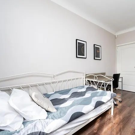 Cinema - 2-bed, 2-bath - Free Private Parking