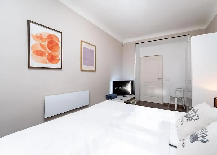 Cinema - 2-bed, 2-bath - Free Private Parking Διαμέρισμα *