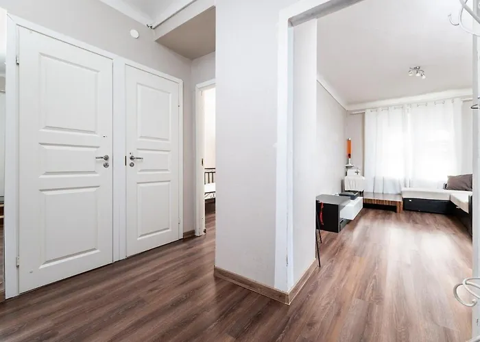 Cinema - 2-bed, 2-bath - Free Private Parking