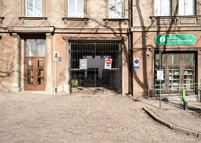 Korter Cinema - 2-bed, 2-bath - Free Private Parking *