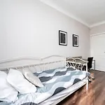 Cinema - 2-bed, 2-bath - Free Private Parking