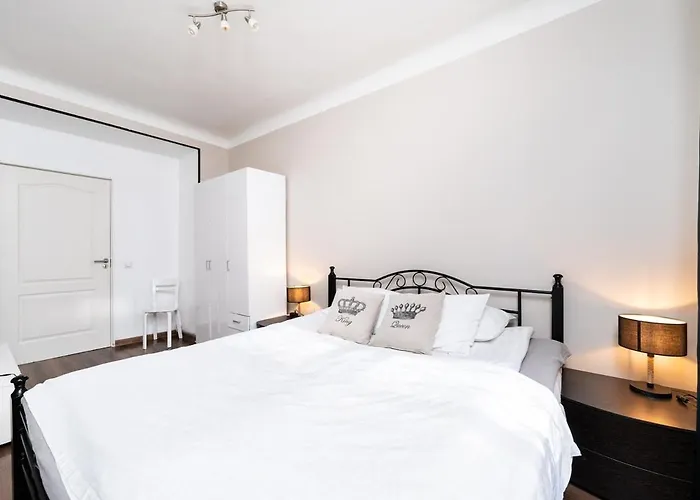 Cinema - 2-bed, 2-bath - Free Private Parking * טאלין