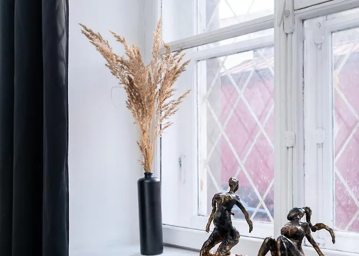 Cinema - 2-bed, 2-bath - Free Private Parking