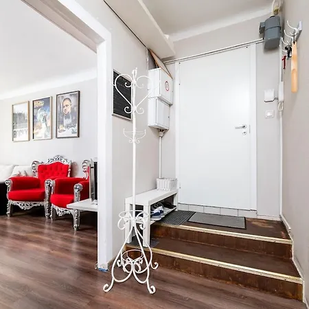 Apartamento Cinema - 2-bed, 2-bath - Free Private Parking