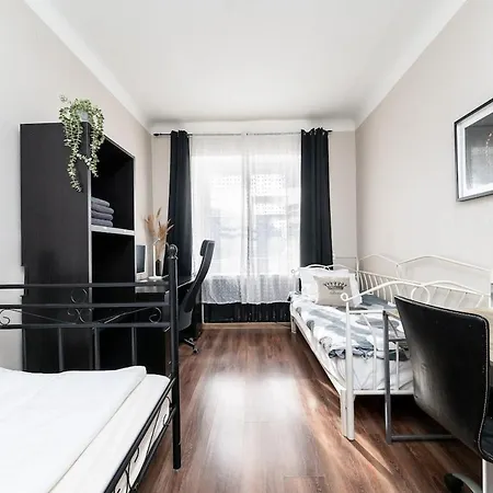 Cinema - 2-bed, 2-bath - Free Private Parking Apartamento *