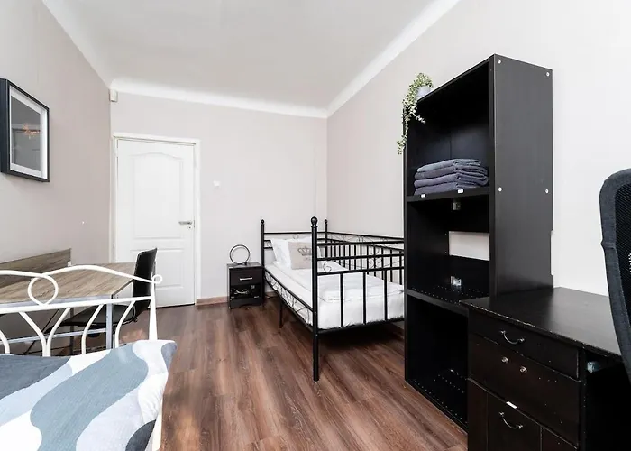 Cinema - 2-bed, 2-bath - Free Private Parking