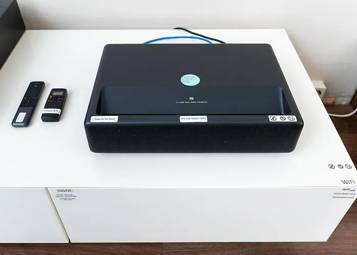 Apartment Cinema - 2-bed, 2-bath - Free Private Parking *