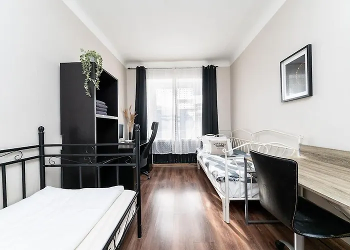 Cinema - 2-bed, 2-bath - Free Private Parking Apartment *